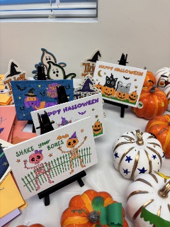 Picture of Halloween cards and pumpkins.